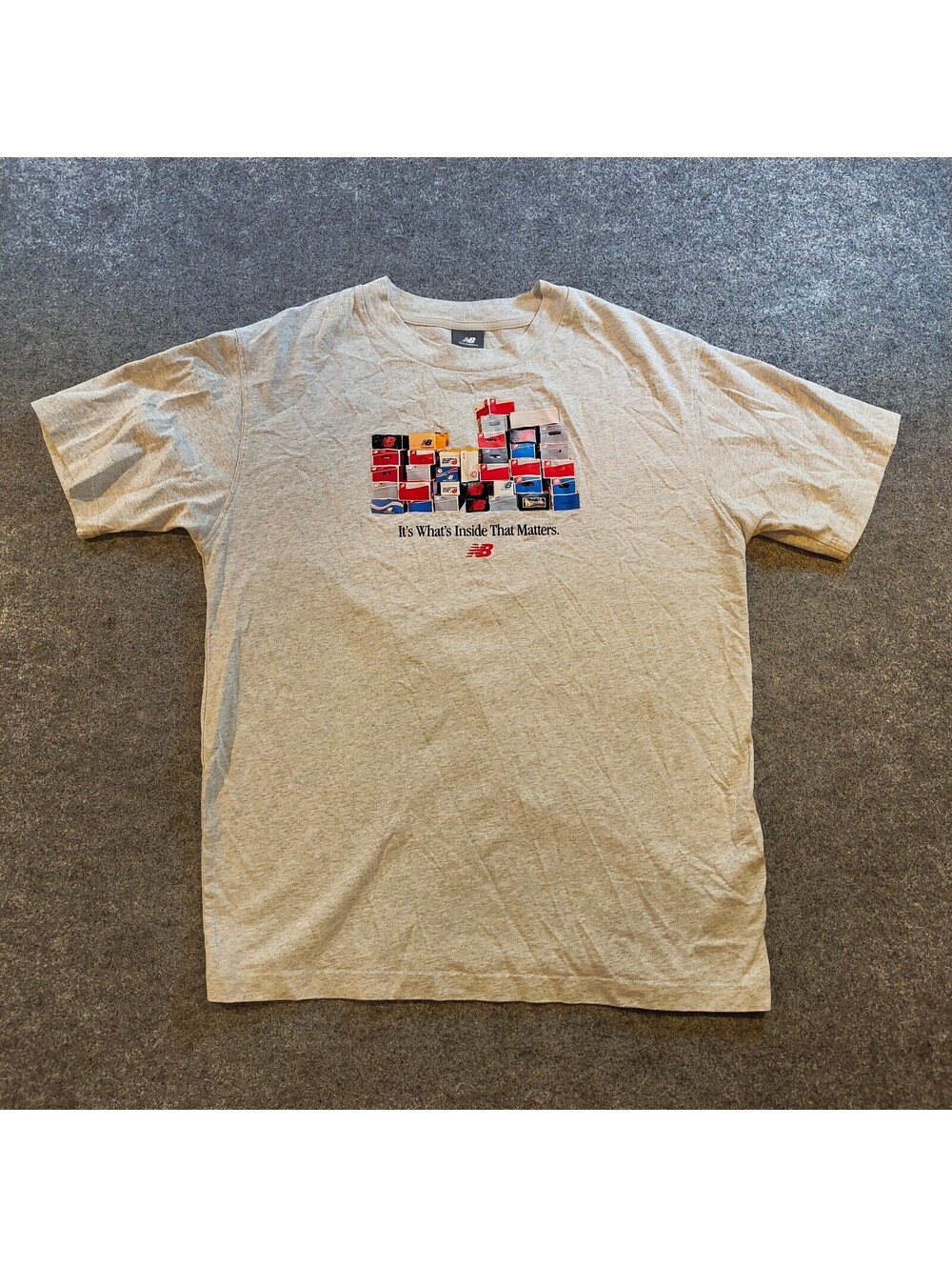 New Balance Men’s Graphic Tee L Shoe Box “It’s What’s Inside” Shirt Gray